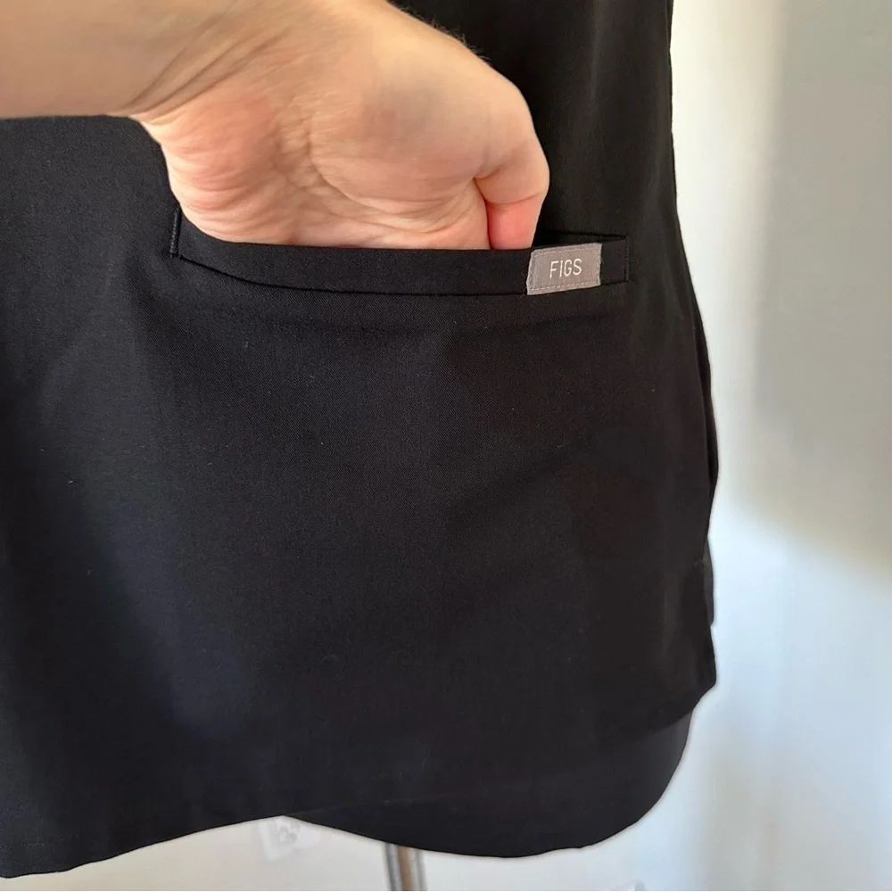 Figs Casma Three-Pocket Scrub Top Black Size S PO1601